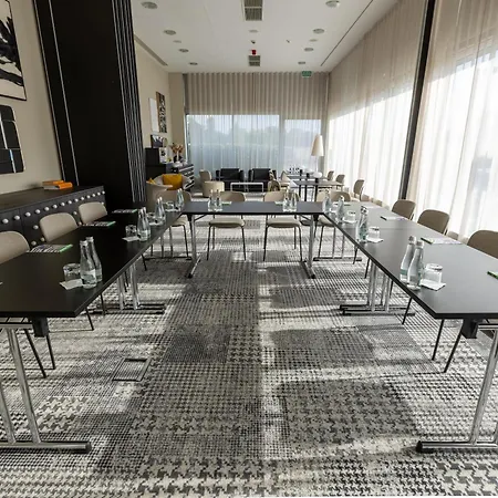 Hotel Ibis Styles Airport 3*