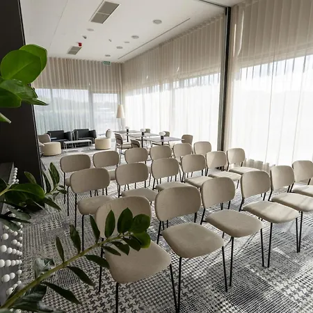 Hotel Ibis Styles Airport 3*