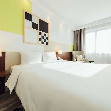 Hotel Ibis Styles Airport 3*