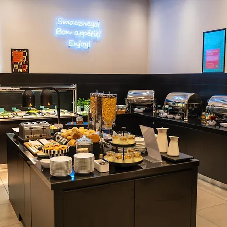 هوليداي إن اكسبرس إيربورت 3* وارسو
