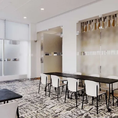 Ibis Styles Airport Отель Варшава