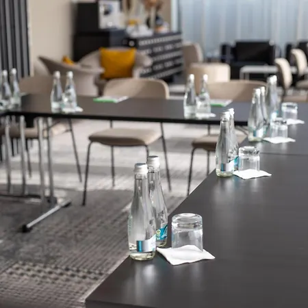 Ibis Styles Airport Отель